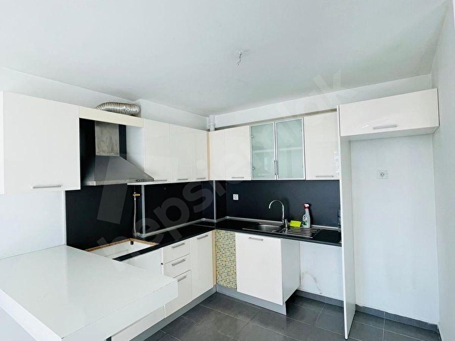 LOCA SATIŞ OFİSİNDEN METROYA YÜRÜME KİRALIK 1+1 BOŞ DAİRE - Görsel 3