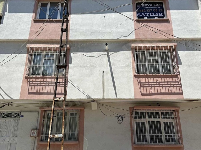 Güneş Mahallesinde 3 Katlı Müstakil Ev | Geniş Kullanım Alanı