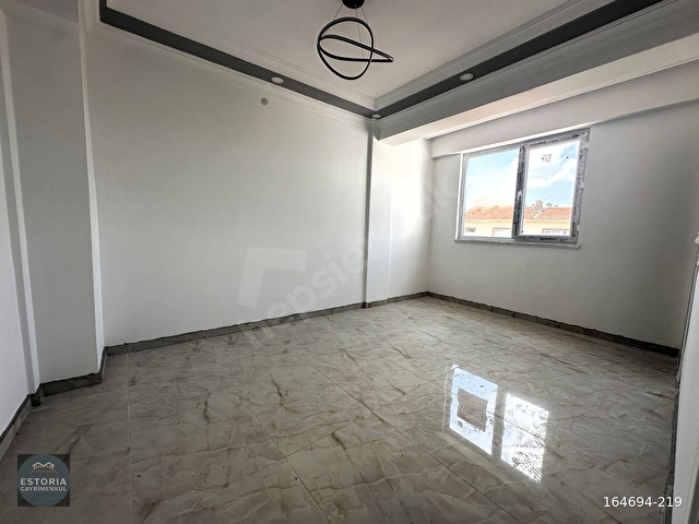 ESTORIADAN SÜTLÜCE ULUZAFER CADDESİNDE GENİŞ İSKANLI 3+1 DAİRE - Görsel 8