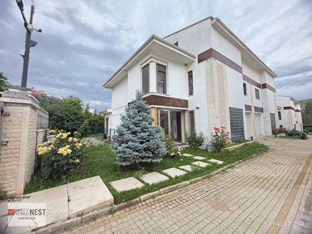 RW NESTTEN ORHANGAZİ DE SİTE İÇİ HAVUZLU SATILIK 360 M2 VİLLA