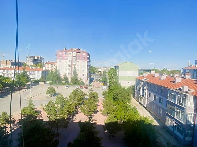 TRAMVAYA YÜRÜME MESAFESİNDE BOŞ BAKIMLI DAİRE - Görsel 25