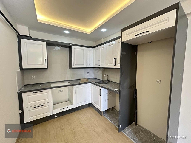 ÇÖZÜM EMLAKTAN MURADİYEDE SIFIR 2+1 OTOPARKLI SATILIK DAİRE