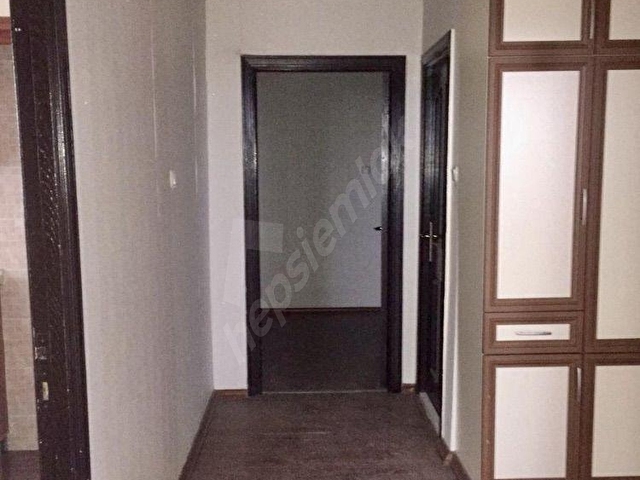 BEYAZEVLERDE 4+1 SATILIK DAİRE DÜŞÜK KATLI HASARSIZ - Görsel 4