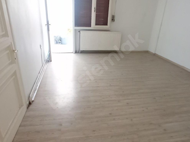 Güzelyalı merkezde cadde üstü köşe şömineli klasik temiz 4 + 1 - Görsel 12