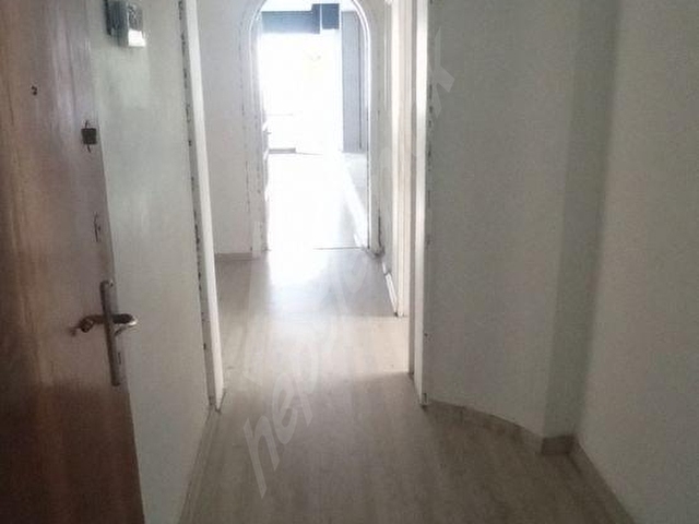 Güzelyalı merkezde cadde üstü köşe şömineli klasik temiz 4 + 1 - Görsel 3