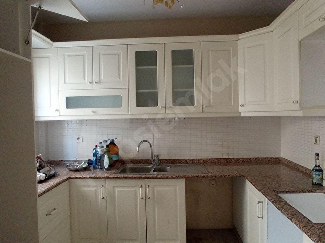 Güzelyalı merkezde cadde üstü köşe şömineli klasik temiz 4 + 1 - Görsel 10