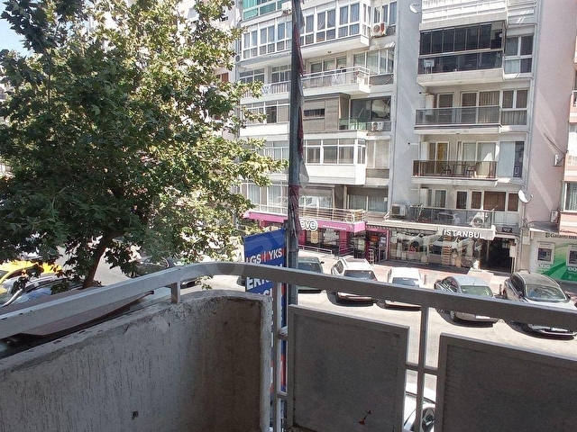 Güzelyalı merkezde cadde üstü köşe şömineli klasik temiz 4 + 1 - Görsel 20