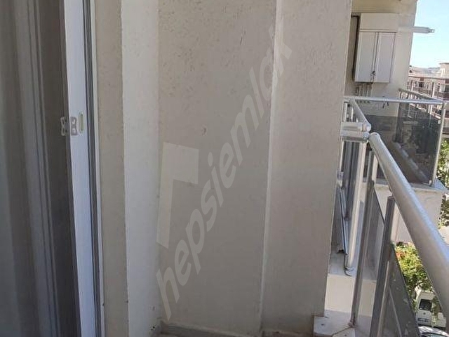 MENEMEN SEYREKTE ÜNİVERSİTEYE YÜRÜYÜŞ MESAFESİNDE 1+1 KİRALIK - Görsel 11
