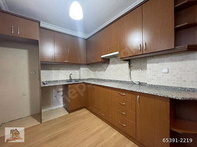HALİL EMLAK TAN SİGARA İÇMEYENE D. GAZLİ TEMİZ 3+1 100  M2 25 000 TL