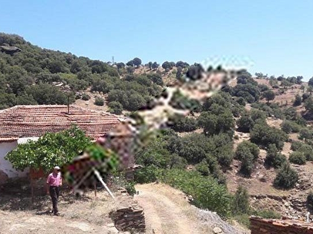 MANİSA KULA GÖKDERE KÖYÜ SATILIK KÖY EVİ VE ARSASI
