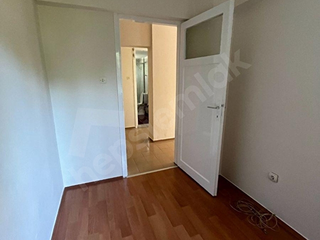 Balçova Korutürk Mah. Cadde Üstü Asansörlü Otoparklı Kiralık 2+1 Daire - Görsel 7