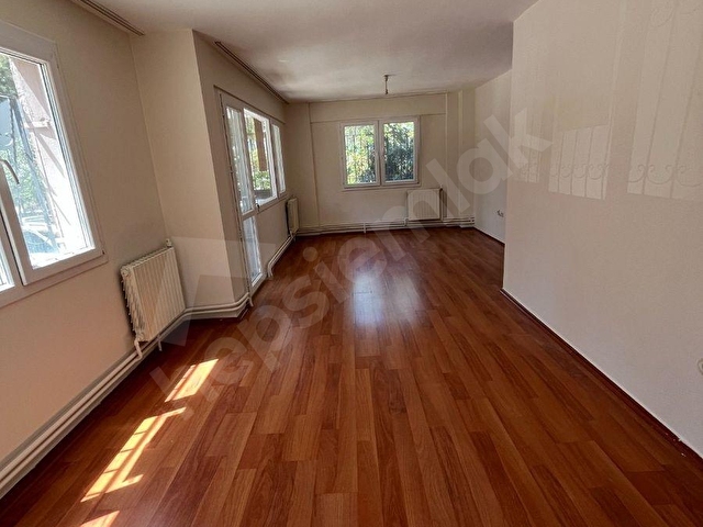 Balçova Korutürk Mah. Cadde Üstü Asansörlü Otoparklı Kiralık 2+1 Daire - Görsel 2