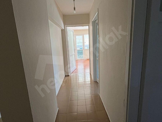 Balçova Korutürk Mah. Cadde Üstü Asansörlü Otoparklı Kiralık 2+1 Daire - Görsel 5