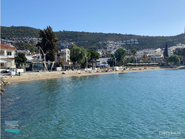 MUĞLA/MİLAS/GÜLLÜK MERKEZDE HALK PLAJINA YÜRÜME MESAFESİNDE DÜZ AYAK 2+1KİRALIK MOBİLYALI DAİRE!