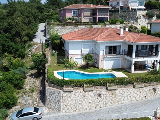 Soğucakta Deniz Manzaralı Özel Havuzlu 8+1 Lüks Villa