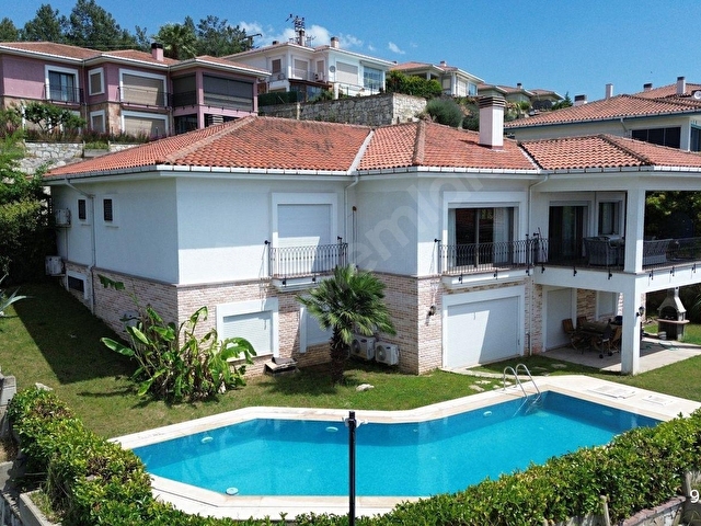 Soğucakta Deniz Manzaralı Özel Havuzlu 8+1 Lüks Villa - Görsel 2