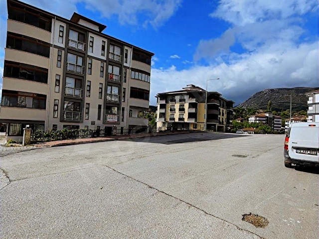 SAFRANBOLU SATILIK DAİRE 5+2 220 M2 - Görsel 2