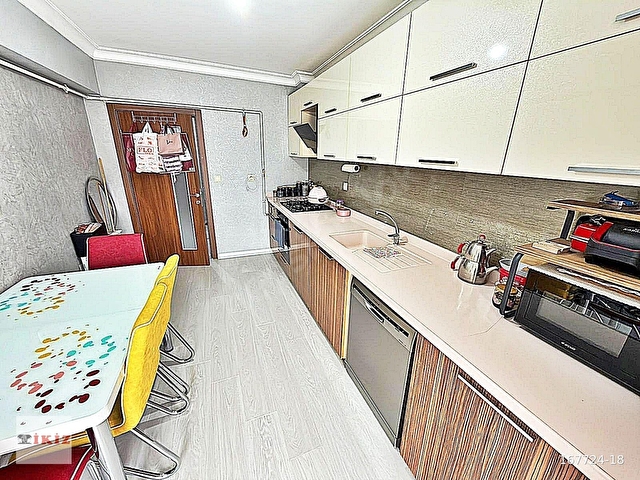 *MERKEZİ KONUMLU,AYDINLIK,FERAH YATIRIMCISINA HAZIR 3+1 ARA KAT*