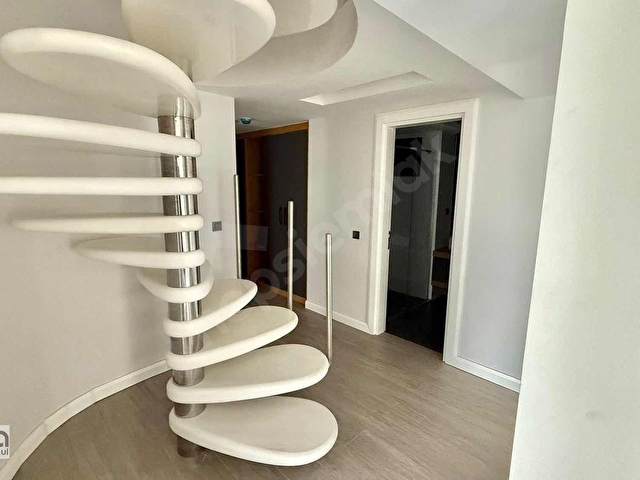 Narlıdere Yenikalede Kiralık 2+2 Özel Tasarım Dubleks - Görsel 11