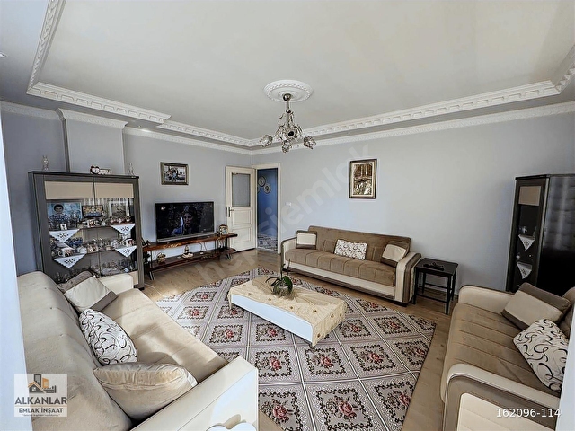 KURTKÖY MERKEZDE ANA CADDE ÜZERİNDE SATILIK 3+1 DAİRE