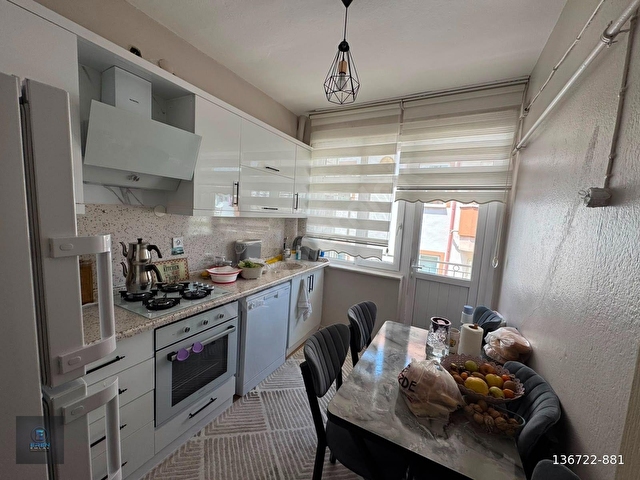 EREN EMLAKTAN VALİDE SULTAN MAHALLESİNDE 3+1 İÇİ KOMPLE YAPILI SATILIK FIRSAT DAİRE - Görsel 6