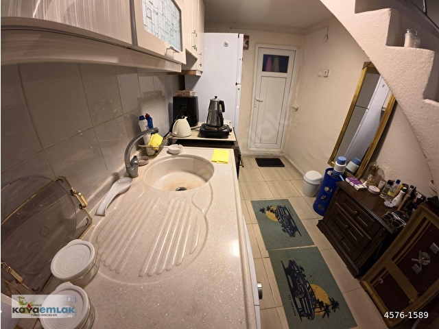 Çarşı İçerisinde 3 Katlı Rum Evi - Görsel 3