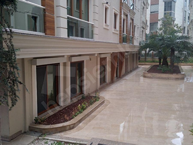YEŞİLKÖY VİLLA KENT SİTESİNDE 1.KAT 2+1 DAİRE