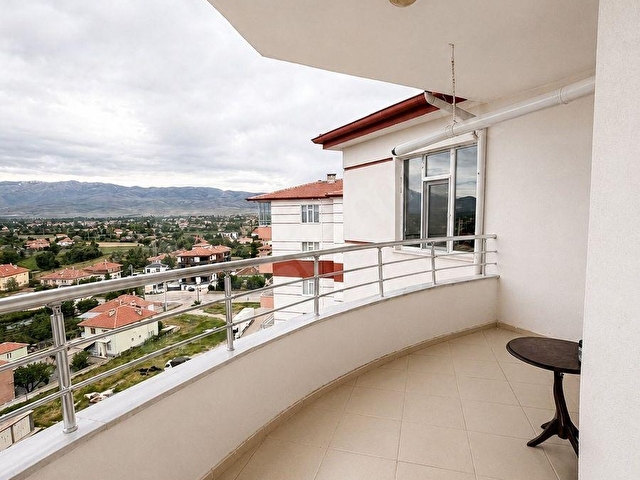 ÇÖMLEKÇİ MAHALLESİ GÜBE SİTESİNDE SATILIK 3+1 GENİŞ KİLERLİ DAİRE - Görsel 11