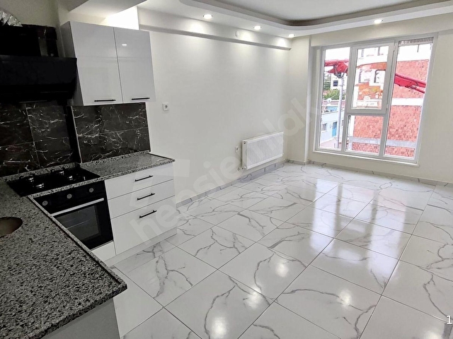 ESTORIADAN EMNİYET MÜD. YANI ARA KAT SIFIR 1+1 KİRALIK DAİRE