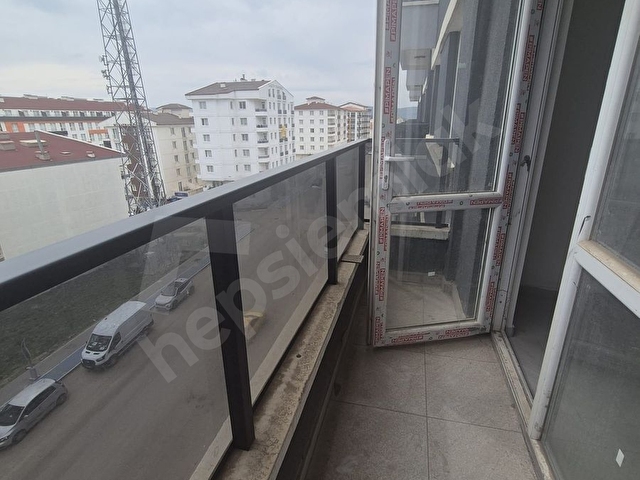 Üniworldde Satılık Apart