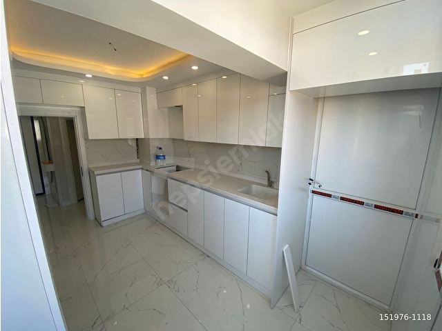 SYMDEN AKŞEMSETTİN MH KATTA MERKEZE ULAŞIMA YAKIN 3+1DAİRE!!!