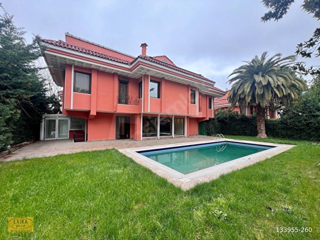 Laika Emlaktan Sitede Müstakil 950 m² 9+2 Boş Villa