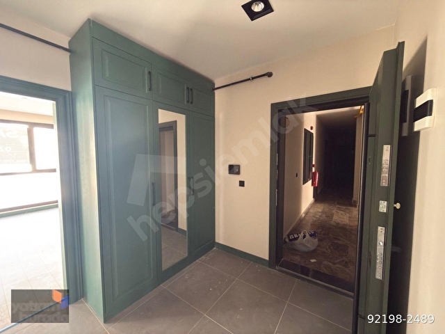 YUNUS EVLER ÇINAR PROJESİNDE MODERN MİMARİLİ SALON MUTFAK AYRI EBEVEYN BANYOLU 1+1 - Görsel 18