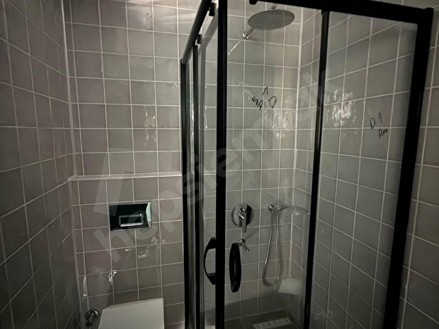 YUNUS EVLER ÇINAR PROJESİNDE MODERN MİMARİLİ SALON MUTFAK AYRI EBEVEYN BANYOLU 1+1 - Görsel 24