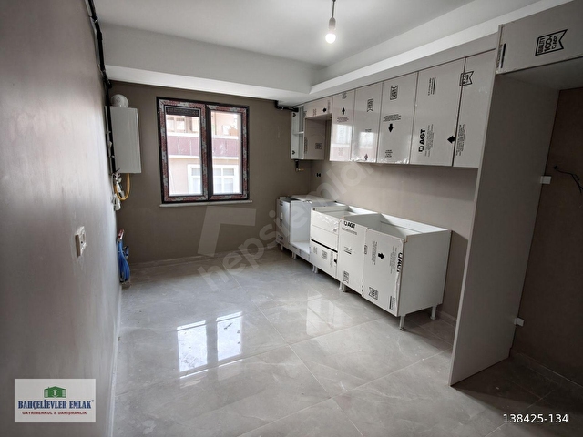 BAHÇELİEVLER BASIN SİTESİ OTOPARKLI SATILIK SIFIR LÜKS 3+1 DAİRE - Görsel 3