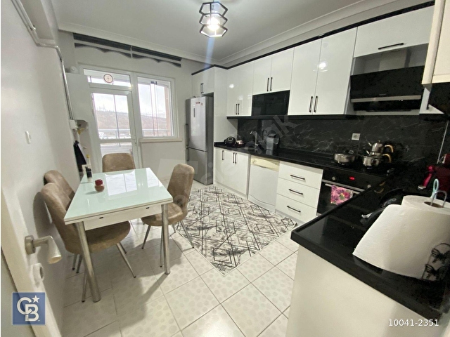 EGE MAHALLESİNDE LİSE VE OKUL YAKINI 2.KAT KONUMUNDA FULL YAPILI VADİ MANZARALI FIRSAT DAİRE !! - Görsel 3