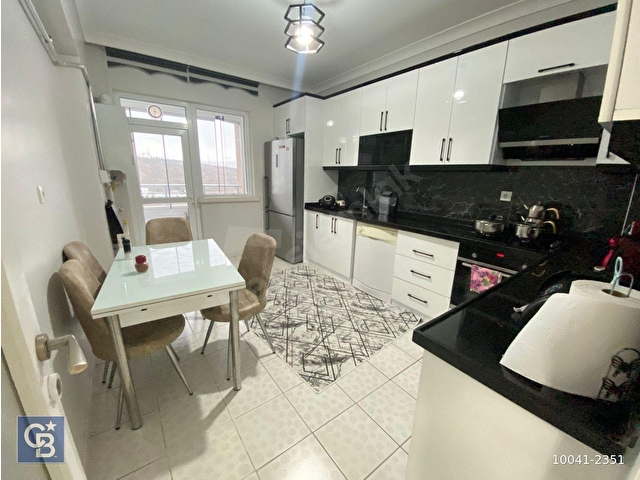 EGE MAHALLESİNDE LİSE VE OKUL YAKINI 2.KAT KONUMUNDA FULL YAPILI VADİ MANZARALI FIRSAT DAİRE !!