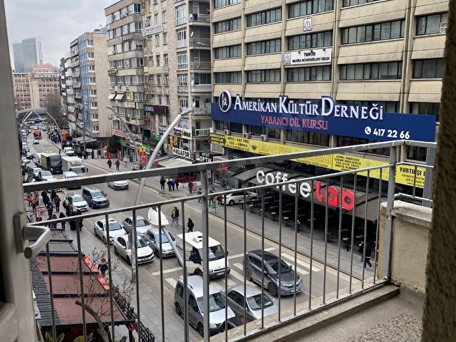 KIZILAYIN EN MERKEZİ YERLERİNDEN MEŞRUTİYET CADDESİNDE,3 CEPHELİ,BOŞ,165 M2,ASANSÖRLÜ ,3.KAT,4+1 - Görsel 9