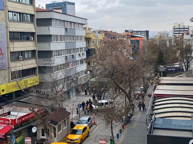 KIZILAYIN EN MERKEZİ YERLERİNDEN MEŞRUTİYET CADDESİNDE,3 CEPHELİ,BOŞ,165 M2,ASANSÖRLÜ ,3.KAT,4+1 - Görsel 2