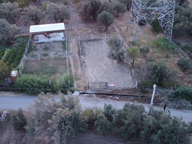 MENEMEN BELENDE 224 M2 ETRAFI ÇEVRİLİ TARLA - Görsel 9