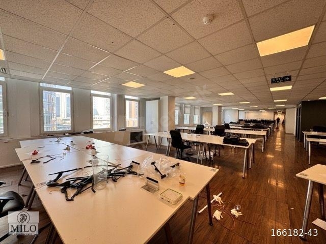MASLAK ANA CADDE ÜZERİ DEKORASYONLU 1300 M2 OFİS - Görsel 16