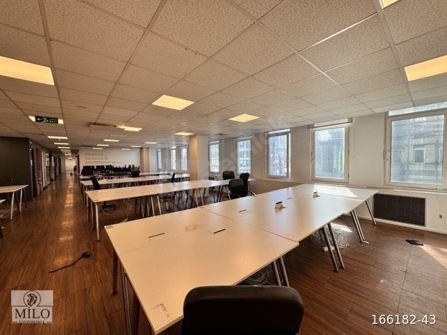 MASLAK ANA CADDE ÜZERİ DEKORASYONLU 1300 M2 OFİS - Görsel 3