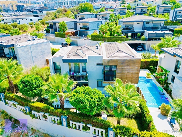 Kadınlardeniz Mah. Özel havuzlu Tek Müstakil 4+1 Villa SATILIK