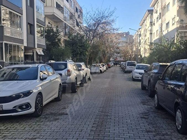 Karşıyaka Bahriye Üçok Yakını Wc li  Kiralık Dükkan