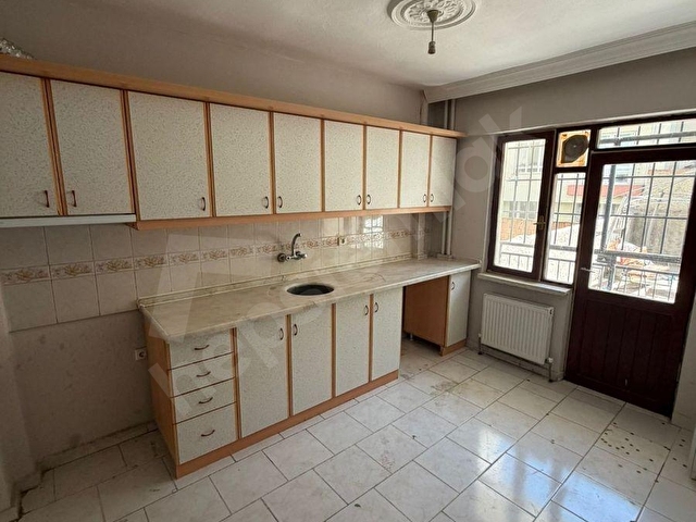 🏡 GAFFAR OKKAN CADDESİ ÜZERİNDE BALKONLU 2+1 KİRALIK DAİRE