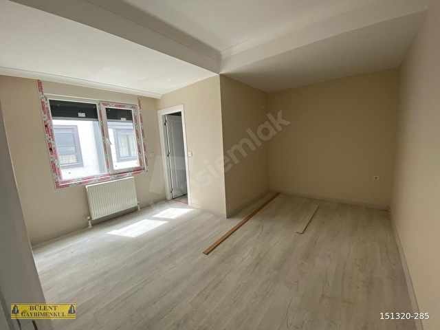 BAHÇELİEVLER SFIR DAİRE 1.KAT 3+1 KAPALI OTO PARKLI ASANSÖRLÜ - Görsel 3