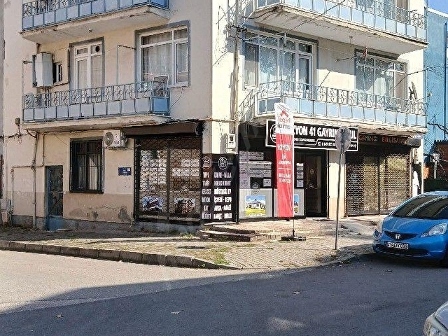 ÇARŞI MERKEZ 200M2 ARSA İÇİNDE 2 DAİRE 2 DÜKKAN HAZIR KİRACILI PTT KARŞISI VİZYON41 GAYRİMENKUL - Görsel 4