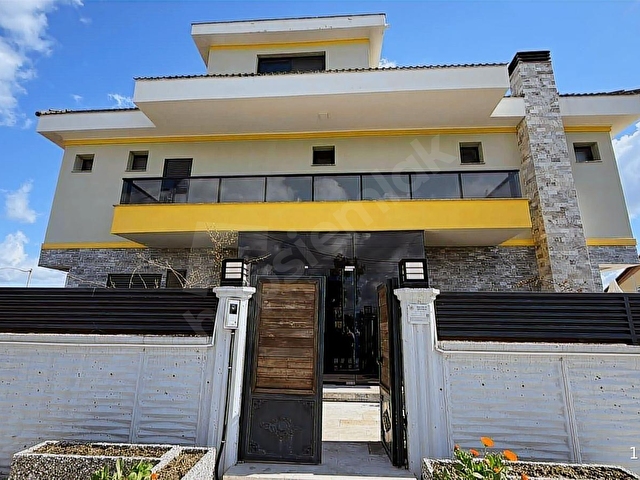 Menemen Günerlide Satılık Villa Tam Müstakil Havuzlu Otoparklı