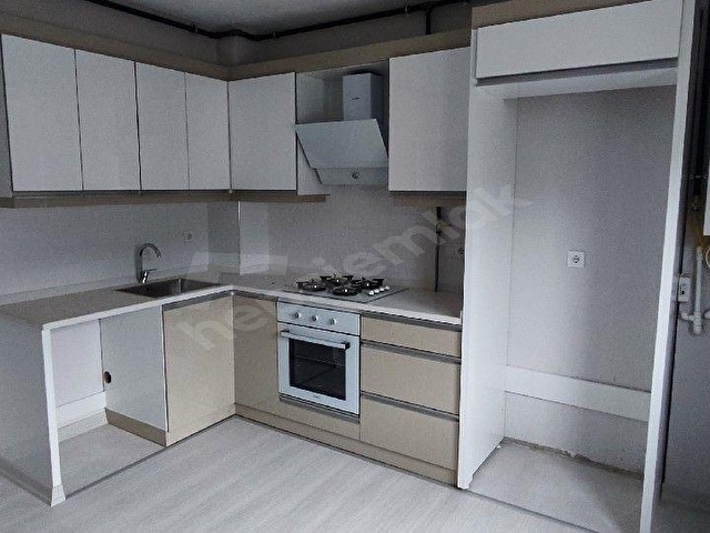 Çiğlide Kiralık 1+1 klima doğalgaz ankastre  asansör balkon izbana 6 - 7 dk sıfır daire - Görsel 2