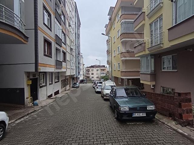 AKÇAABAT YAYLACIK MAHALLESİNDE SATILIK YÜKSEK GİRİŞ KAT 2+1 - Görsel 3